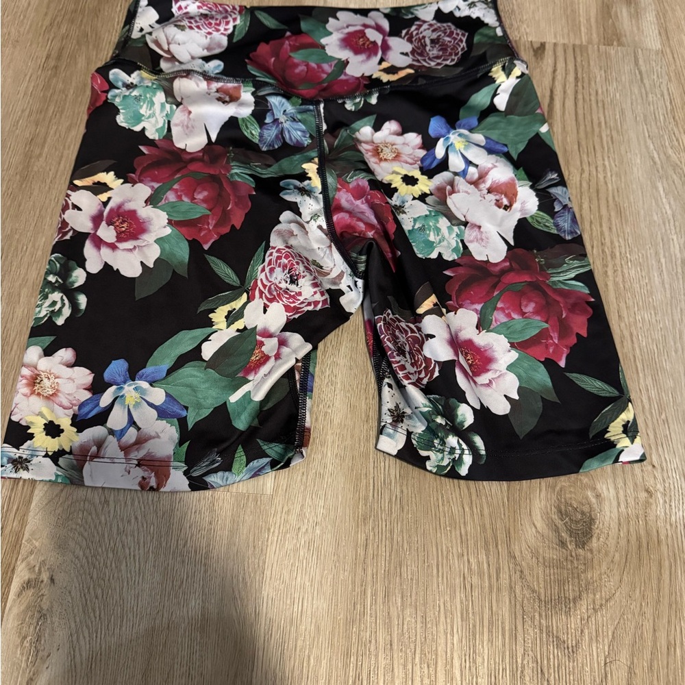 Nike Floral Women's Bike Shorts - Black and Multicolor